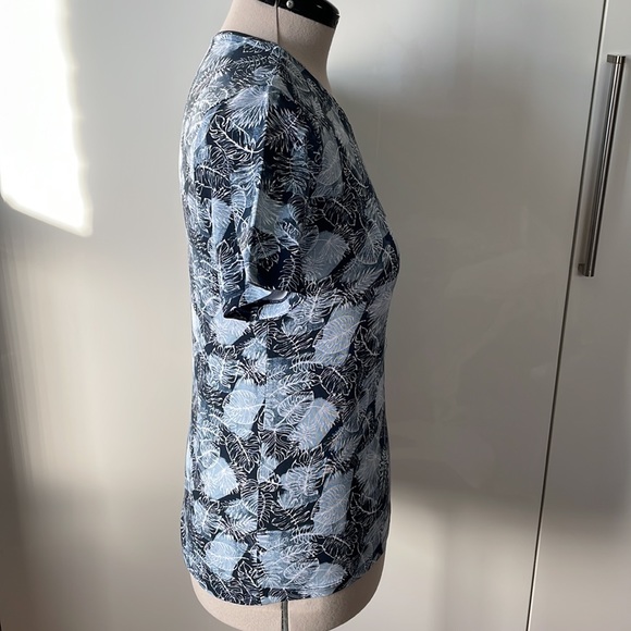 ESMARA T-Shirt with Short Sleeves in Blue/White Size- Medium/8-10 NWOT 2/20$ - Picture 3 of 11